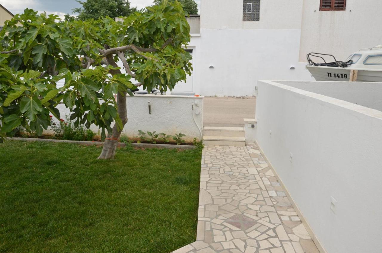 Guesthouse Ana-Maria Pirovac Exterior photo